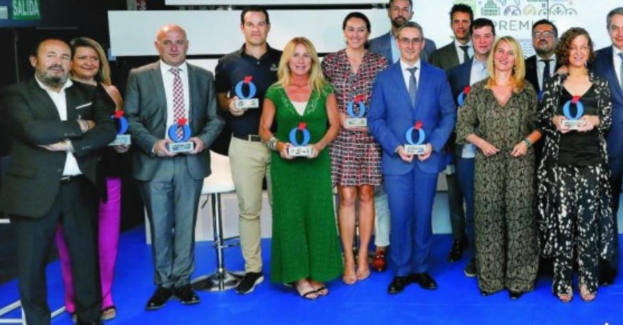 Antoni Solivellas Estrany, alcalde de Escorca «Trabajamos de una manera sostenible para recuperar la vida rural de este municipio, muy castigado por las prohibiciones impuestas por el Govern» 1 1 r