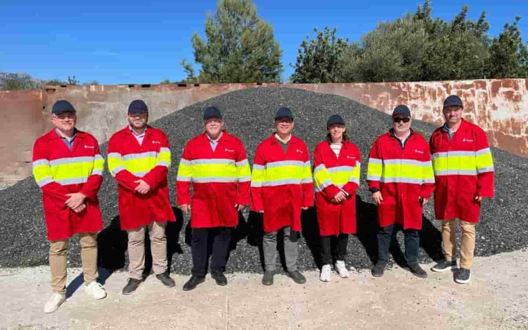 Responsables del Consorcio de Residuos y Energía de Menorca visitan la planta de reciclaje de envases de vidrio TMA Recicla de la mano de Ecovidrio