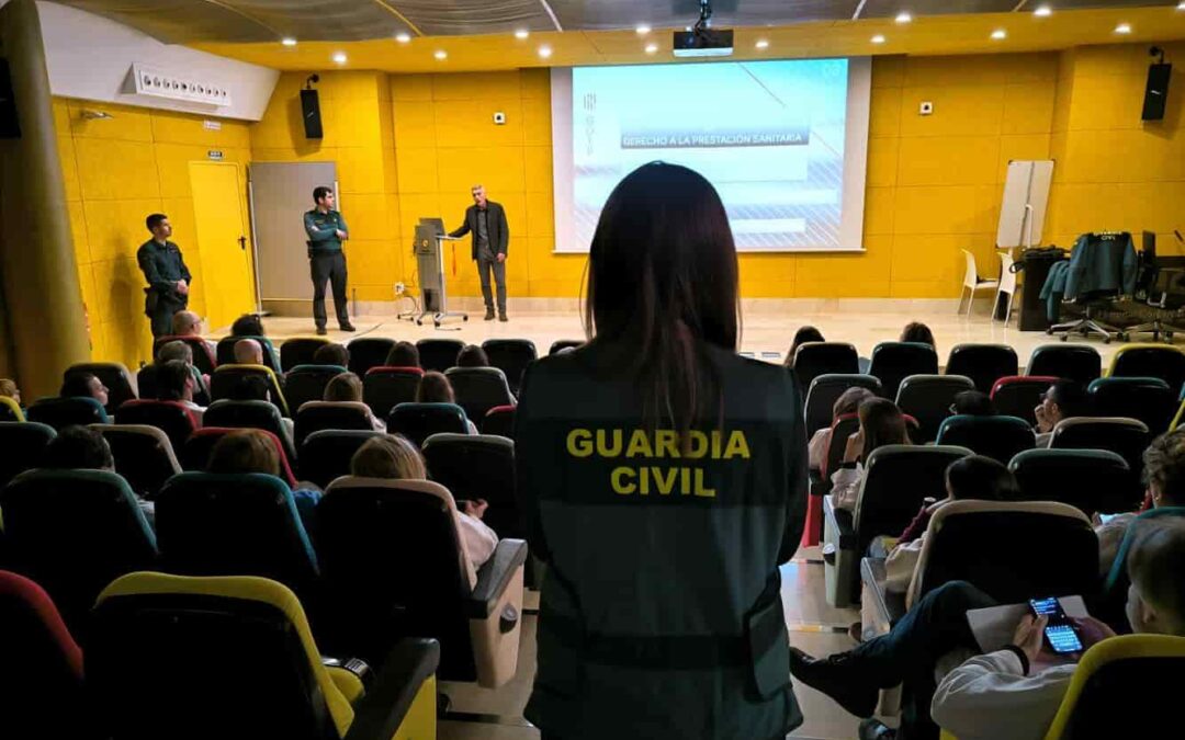 La Guardia Civil imparte un curso al personal del Hospital de Inca para hacer frente a las agresiones