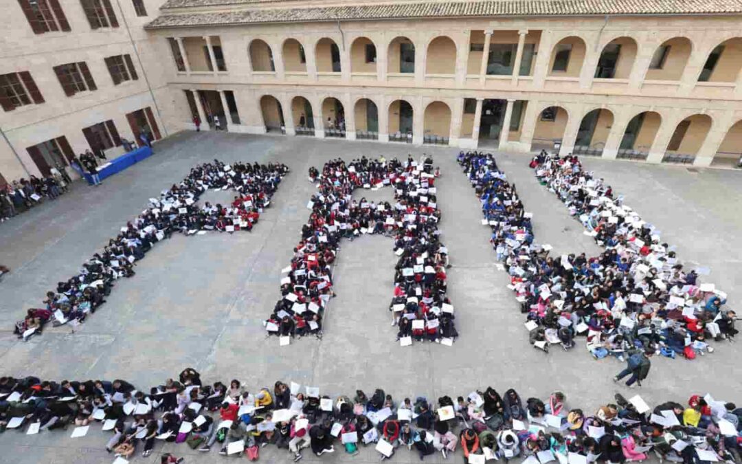 Casi mil niños de Mallorca celebran el Día Escolar de la No Violencia y la Paz en la Misericòrdia