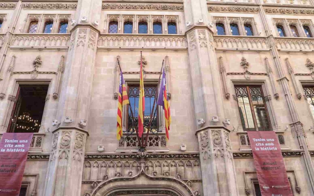 El Consell de Mallorca luce dos banderas para animar al R.C.D. Mallorca en la Copa del Rey
