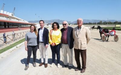 President Galmés congratulates the Mallorcan driver Cristina Velasco, who will represent the Balearic Islands in the European Ladies Amateur Championship