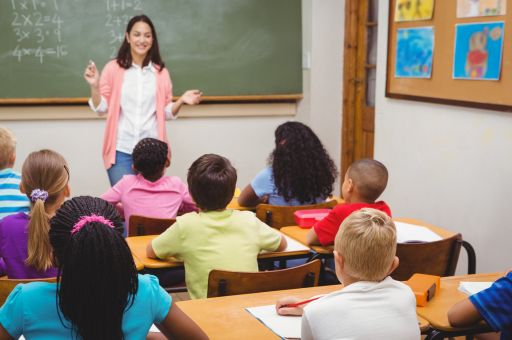 La Conselleria d’Educació i Universitats dará más días para incorporarse a los centros a los docentes interinos afectados por los problemas informáticos en el proceso de adjudicación de plazas