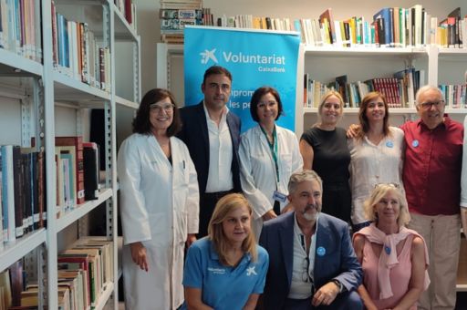 Son Espases Hospital reopens the library for patients managed by La Caixa volunteers