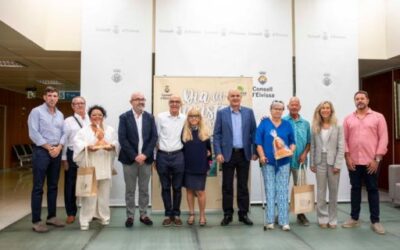 The Consell pays tribute to seven loyal tourists who have fallen in love with Eivissa