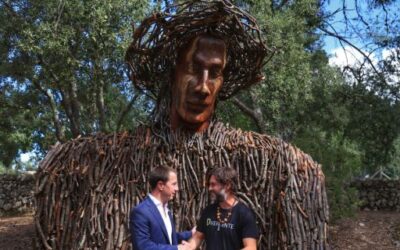 Pau, the large recycled wood sculpture reflects on the vulnerability of the Tramuntana mountain range