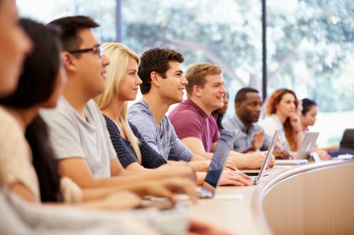 The lifelong learning course for adults in the Balearic Islands begins with an increase in the number of students and teachers