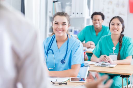 The Faculty of Nursing and Physiotherapy of the UIB and the Health Service organised a conference for students of health sciences on good practice