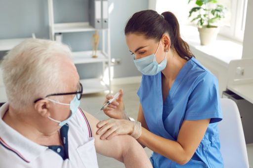 Vaccination against the flu and COVID-19 is now open without an appointment at the authorised health centres