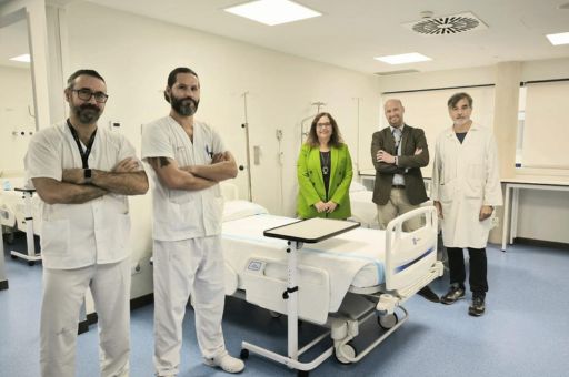 The Regional Minister of Health visits the new Short Stay Unit at Inca Hospital