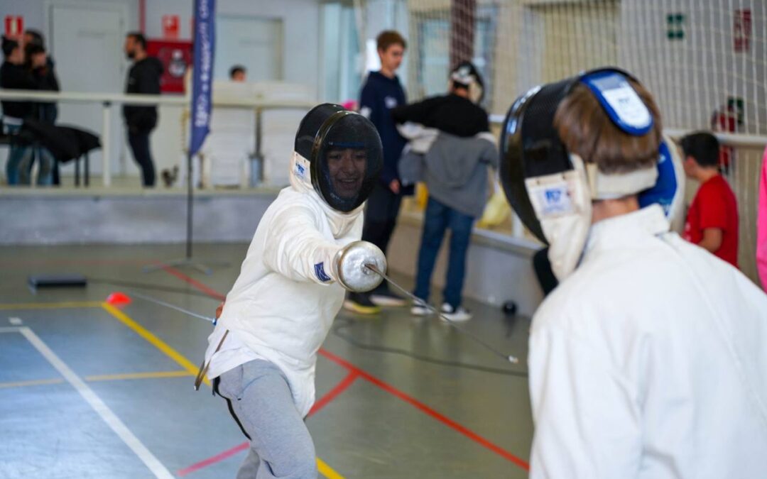 The Consell de Mallorca promotes fencing with a new school workshop
