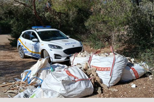 The local police in Inca identify and sanction those responsible for large illegal dumping of waste