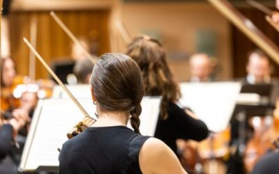 La Sinfónica pone punto final a la temporada de abono 2024-25 con la violinista solista Alena Baeva y la dirección de Antonio Méndez