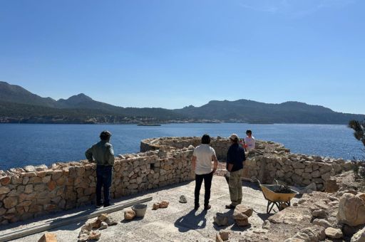 El consejero Bestard visita las obras del mirador de Na Miranda en la Dragonera