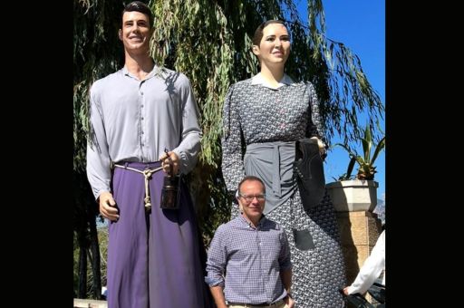 David Arreza director de la Revista Lloseta, agradece a Pau Reynés el elegirnos como continuadores de la Revista Lloseta