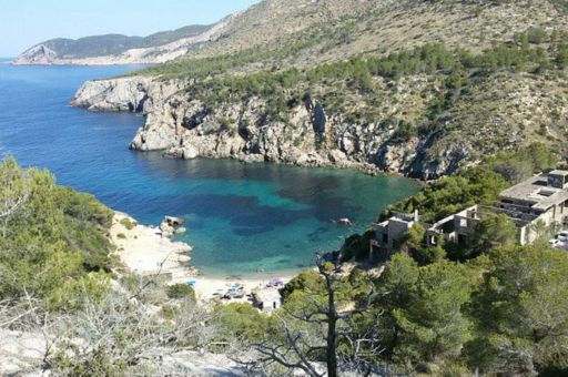 Adjudicada la redacció del projecte executiu i direcció d’obra de la demolició de l’estructura inacabada de Cala d’en Serra, en Eivissa
