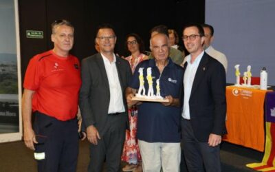 Mallorca Firefighters Receive a Silver Siurell from Grup Güell in Tribute to Their Support During the Valencia DANA