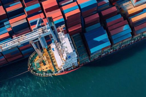 España reduce su déficit comercial en abril gracias al aumento de exportaciones y la caída del déficit energético