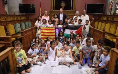 The President of the Consell de Mallorca Welcomes Sahrawi Children from the “Vacances en Pau” Program