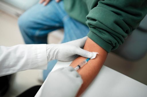 Las personas que vivieron en el Reino Unido entre 1980 y 1996 ya pueden volver a donar sangre después de más de 20 años