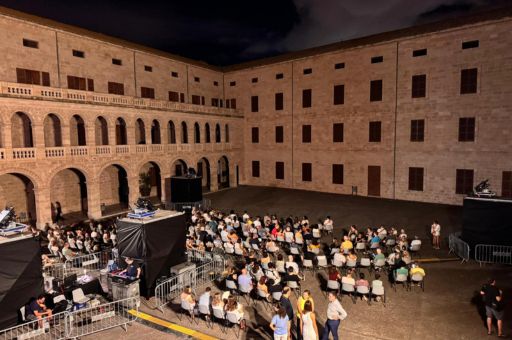 La Misericòrdia becomes a living stage for Mallorcan folk tales with the videomapping show “Això era i no era”