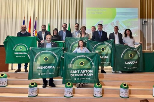 Ecovidrio awards the Green Flag to Menorca, Formentera and five municipalities in the Balearic Islands for their commitment to sustainability and glass recycling