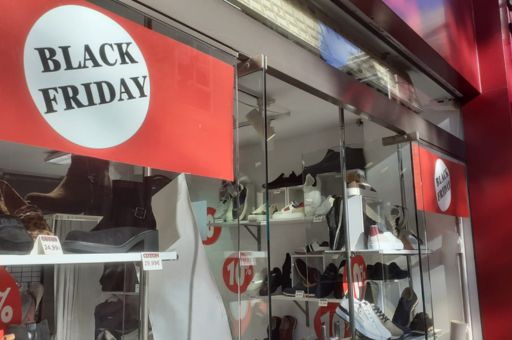 Consumo advierte sobre tácticas engañosas en Internet durante el Black Friday