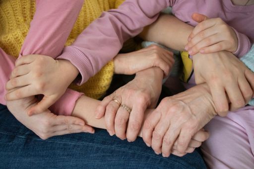 Health authorities and the Red Cross launch a comprehensive support programme for suicide survivors